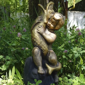 Скульптура Хлопчик з рибою